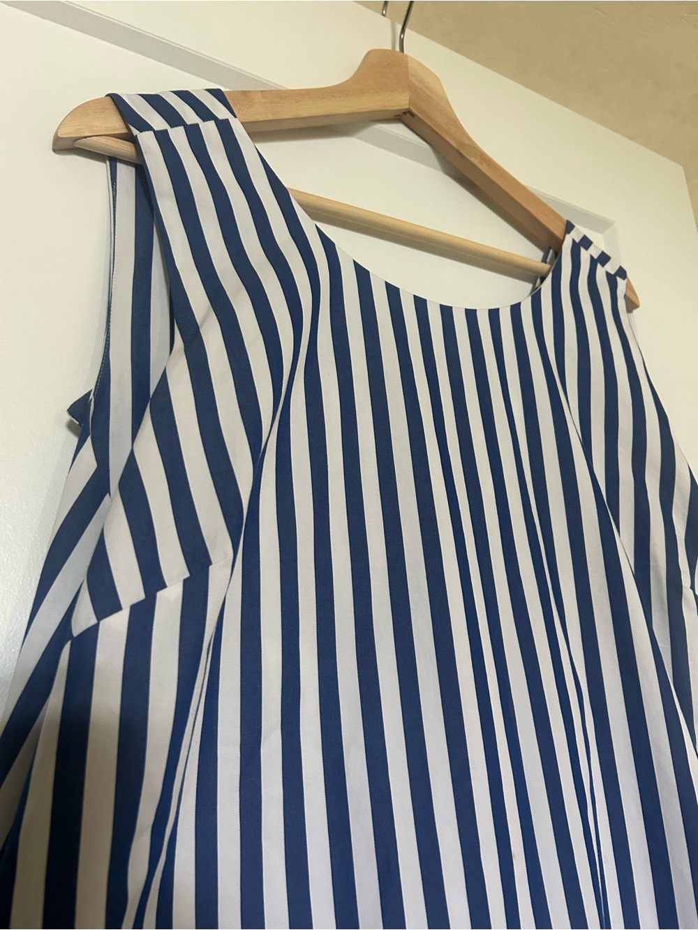 Vineyard Vines, Beachcomber Stripe Bow Back Dress, Size 14, Blue / White - Picture 5 of 7